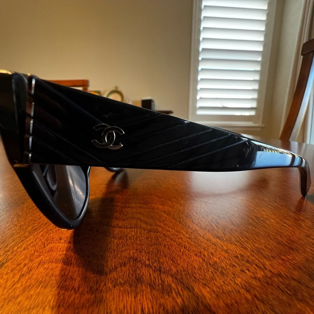 CHANEL 2019 Butterfly Sunglasses Dark Navy